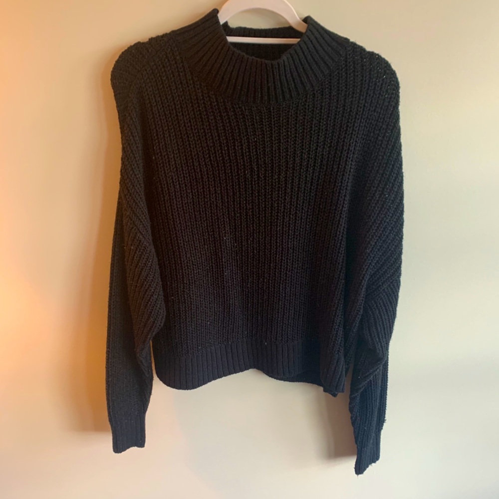 BLACK KNIT SWEATER